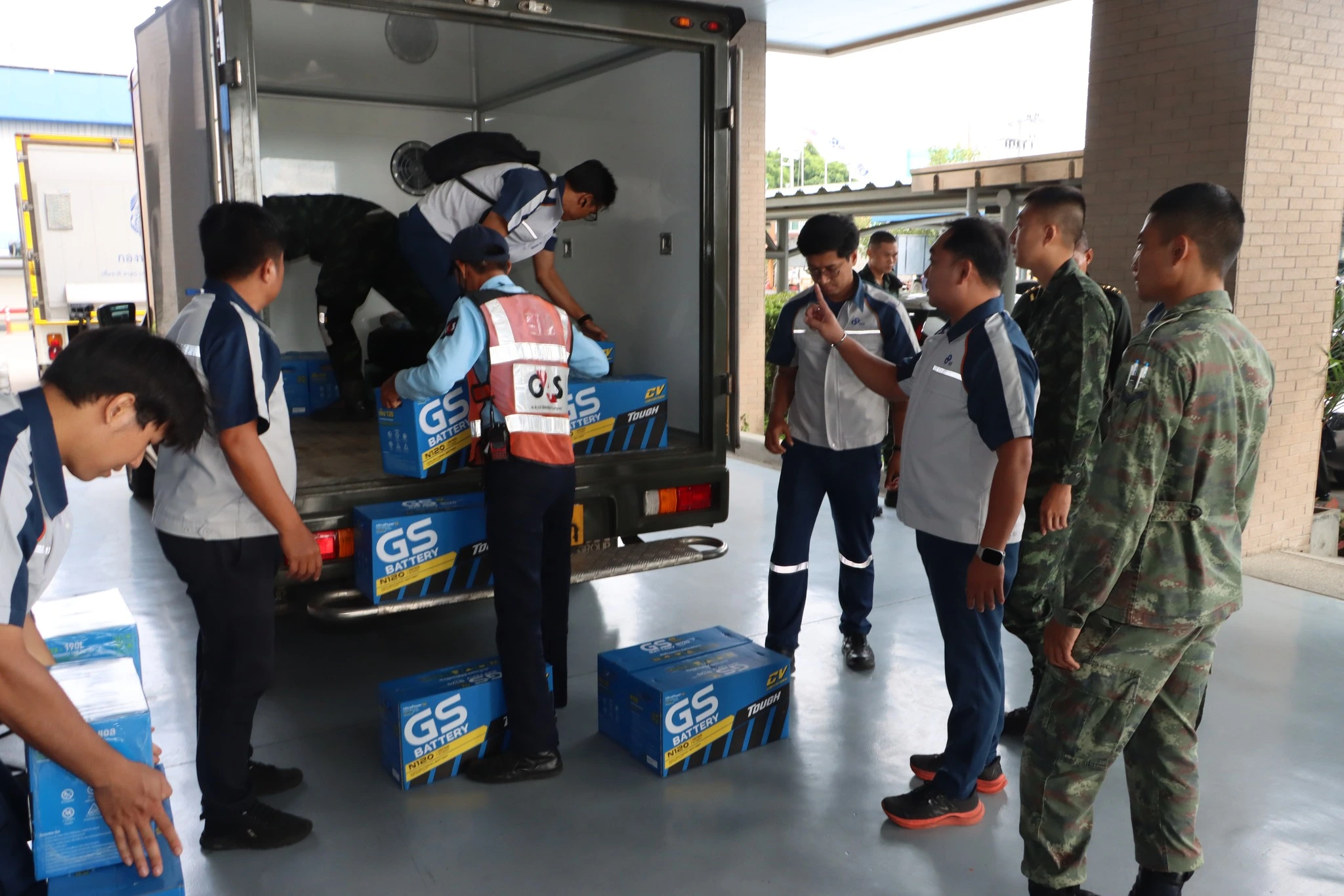 GS BATTERY ส่งมอบแบตเตอรี่แก่กรมการขนส่งทหารบก